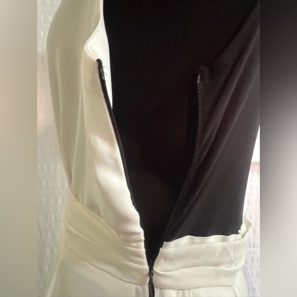 Olivaceous Ivory & Black Plunge Neck Sleeveless Dress Size M - Picture 5 of 8